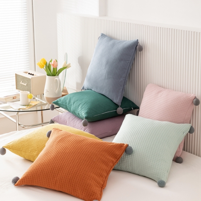 91家纺网 家纺一手货源 找家纺 美茉家居 2022新款韩式华夫格球球抱枕 浅绿