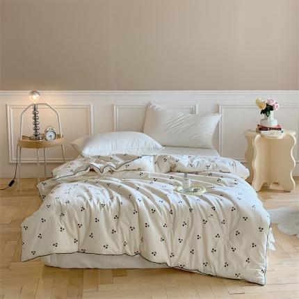 91家纺网 家纺一手货源 找家纺 汇庭 2022新款60s数码印花春秋被 小樱桃