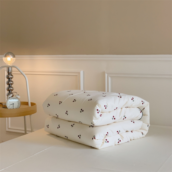 91家纺网 家纺一手货源 找家纺 汇庭 2022新款60s数码印花春秋被 小樱桃