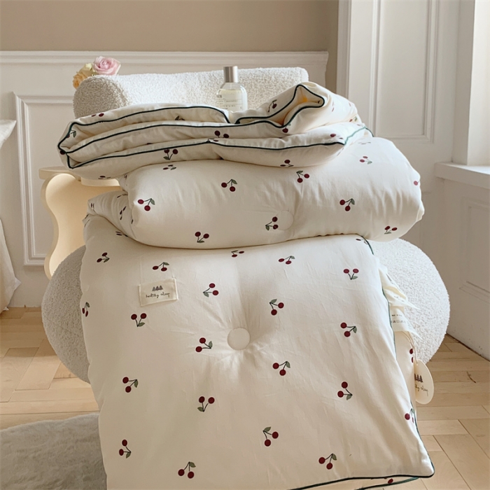 91家纺网 家纺一手货源 找家纺 汇庭 2022新款60s数码印花春秋被 小樱桃