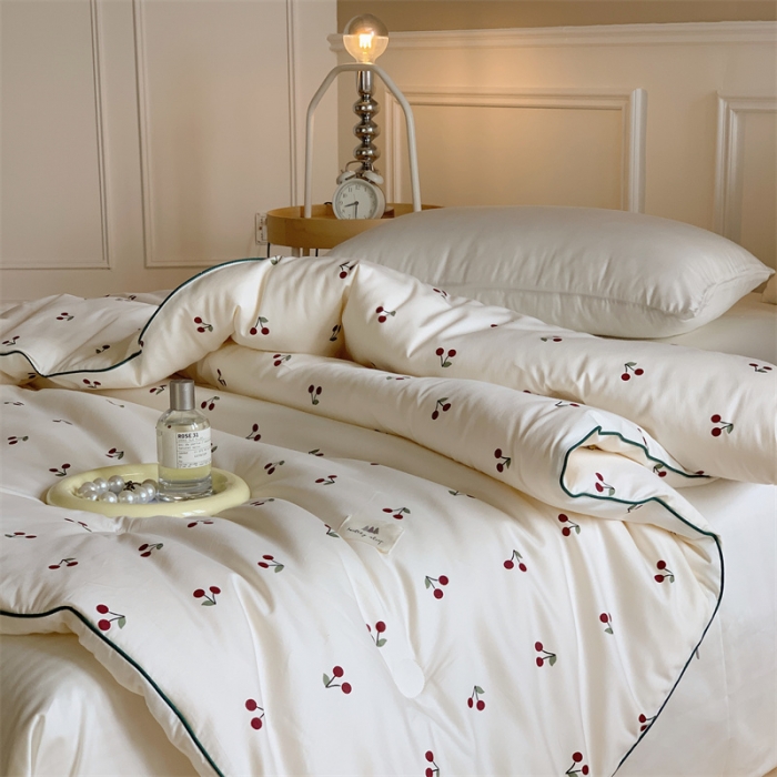 91家纺网 家纺一手货源 找家纺 汇庭 2022新款60s数码印花春秋被 小樱桃