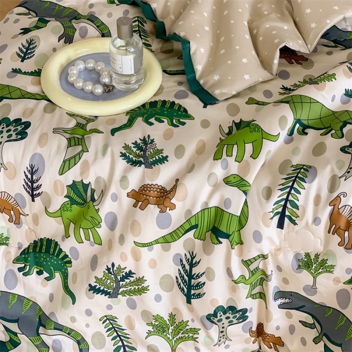 91家纺网 家纺一手货源 找家纺 汇庭 2022新款60s数码印花春秋被 恐龙森林