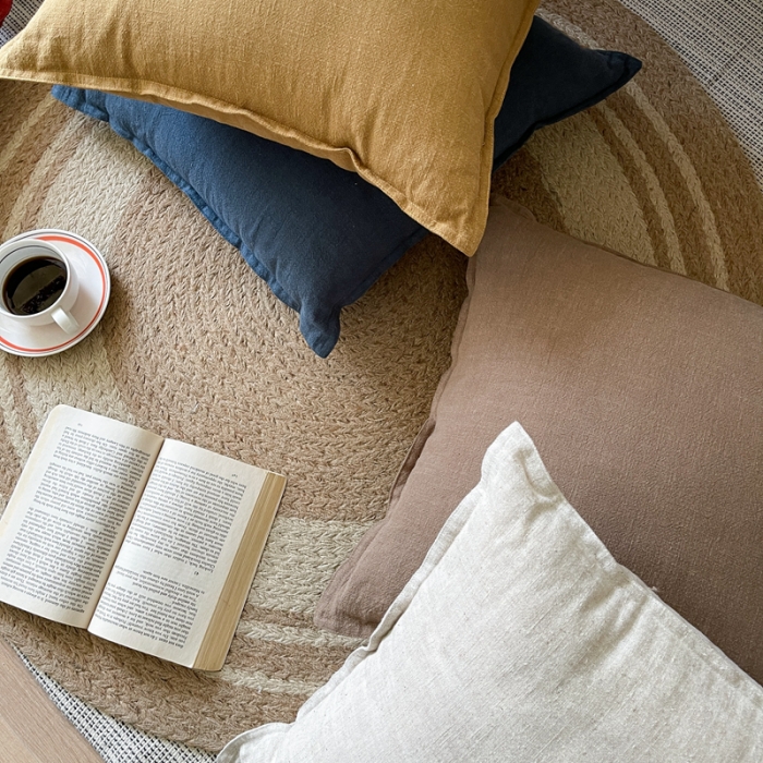 91家纺网 家纺一手货源 找家纺 美茉家居 2022新款棉麻双针抱枕 摩卡棕