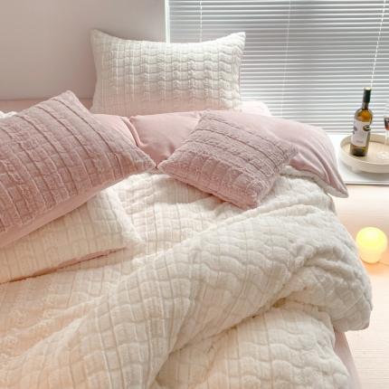 91家纺网 家纺一手货源 找家纺 满座直播爆款高端9斤320克A类獭兔毛绒立体剪花纯色牛奶绒四件套奶油白