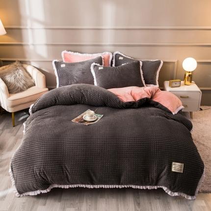 91家纺网 家纺一手货源 找家纺 （总）印季家纺 2024新款浮雕绒牛奶花边四件套