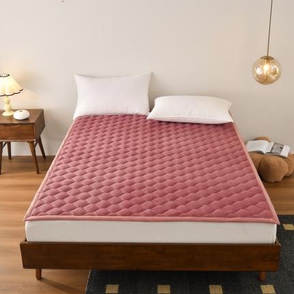 91家纺网 家纺一手货源 找家纺 索弗莱 2022新款 加厚宽边牛奶绒床垫 恐龙