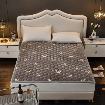 91家纺网 家纺一手货源 找家纺 索弗莱 2022新款 加厚宽边牛奶绒床垫 恐龙