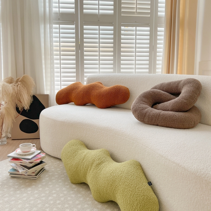 91家纺网 家纺一手货源 找家纺 美茉 2022新款泰迪绒异形抱枕 焦糖（弯弯一个）