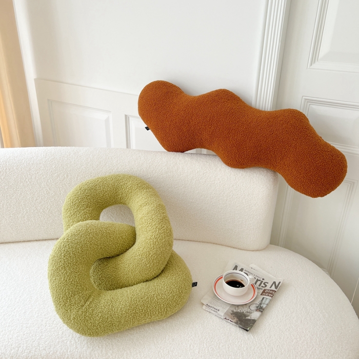 91家纺网 家纺一手货源 找家纺 美茉 2022新款泰迪绒异形抱枕 焦糖（弯弯一个）