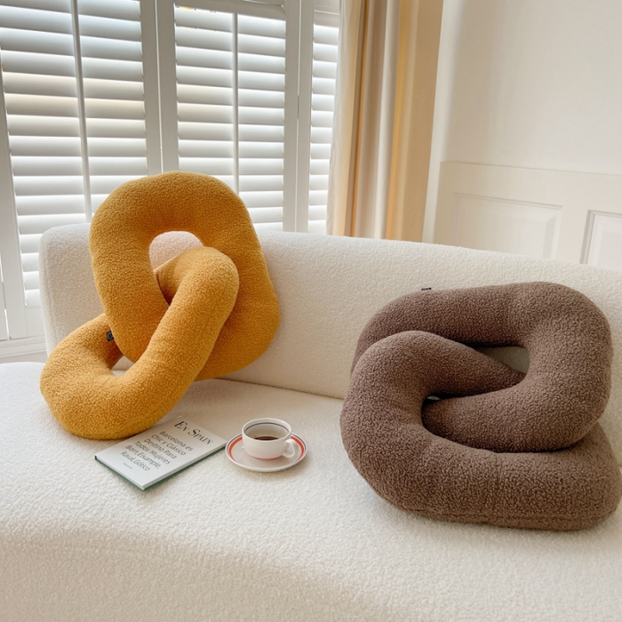 91家纺网 家纺一手货源 找家纺 美茉 2022新款泰迪绒异形抱枕 灰咖（恋环一个）