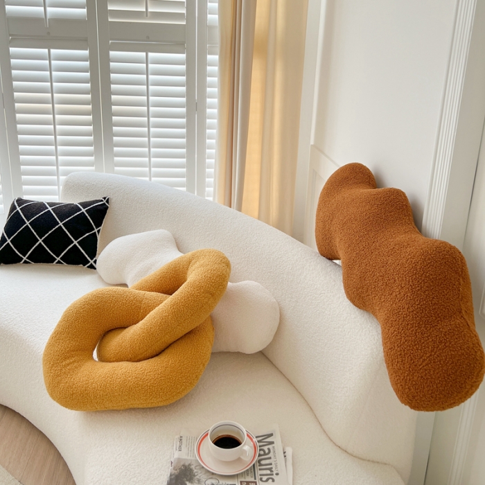 91家纺网 家纺一手货源 找家纺 美茉 2022新款泰迪绒异形抱枕 焦糖（扭扭一个）