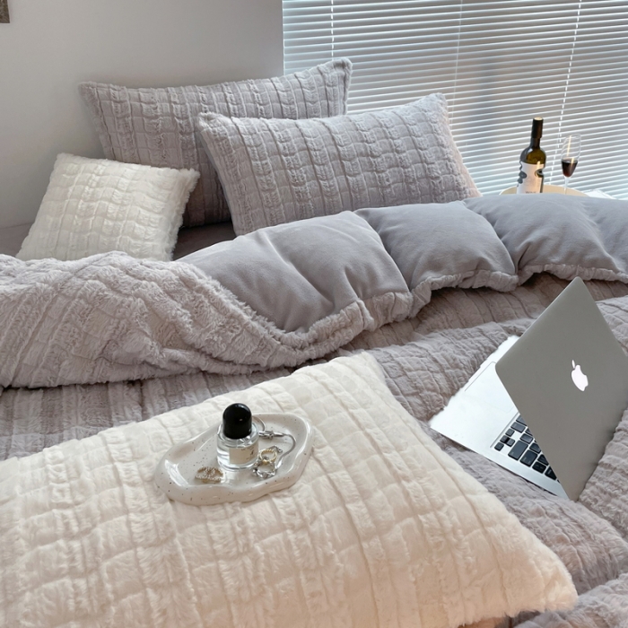 91家纺网 家纺一手货源 找家纺 满座直播爆款高端9斤320克A类獭兔毛绒立体剪花纯色牛奶绒四件套典雅灰