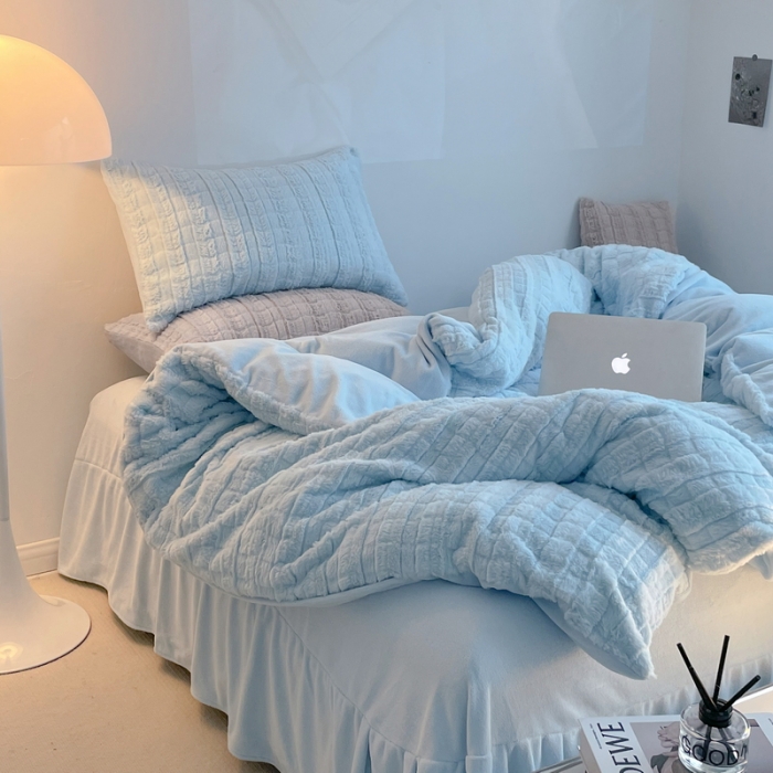 91家纺网 家纺一手货源 找家纺 满座直播爆款高端9斤320克A类獭兔毛绒立体剪花纯色牛奶绒四件套天空蓝