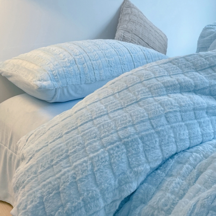 91家纺网 家纺一手货源 找家纺 满座直播爆款高端9斤320克A类獭兔毛绒立体剪花纯色牛奶绒四件套天空蓝