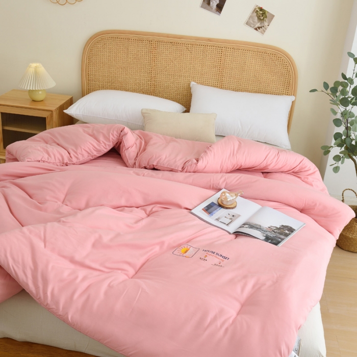 91家纺网 家纺一手货源 找家纺 德芙素色简约日式水洗棉被芯整张仿丝棉春秋被保暖冬被包质检 波尔多红Bordeaux Red