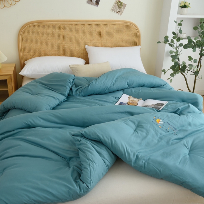 91家纺网 家纺一手货源 找家纺 德芙素色简约日式水洗棉被芯整张仿丝棉春秋被保暖冬被包质检 墨绿色Blackish Green