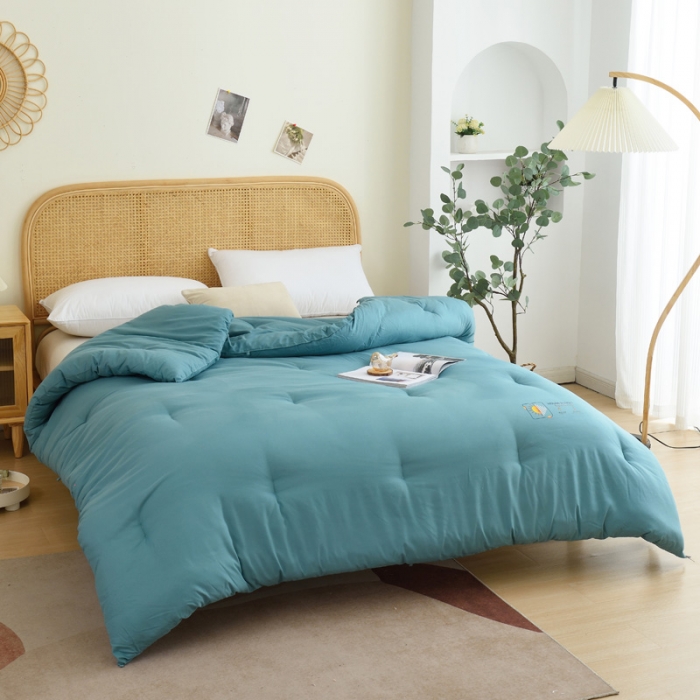 91家纺网 家纺一手货源 找家纺 德芙素色简约日式水洗棉被芯整张仿丝棉春秋被保暖冬被包质检 墨绿色Blackish Green