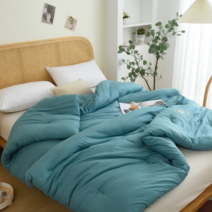 91家纺网 家纺一手货源 找家纺 德芙素色简约日式水洗棉被芯整张仿丝棉春秋被保暖冬被包质检 墨绿色Blackish Green