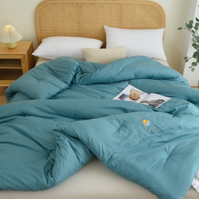 91家纺网 家纺一手货源 找家纺 德芙素色简约日式水洗棉被芯整张仿丝棉春秋被保暖冬被包质检 墨绿色Blackish Green