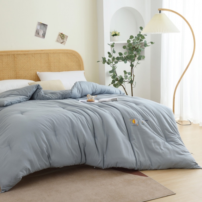 91家纺网 家纺一手货源 找家纺 德芙素色简约日式水洗棉被芯整张仿丝棉春秋被保暖冬被包质检 绅士灰Gentleman Grey