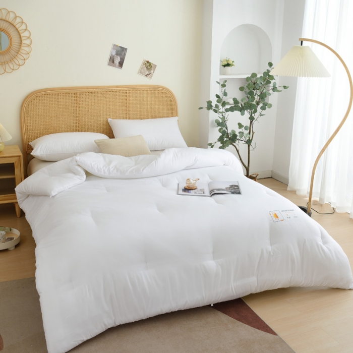 91家纺网 家纺一手货源 找家纺 德芙素色简约日式水洗棉被芯整张仿丝棉春秋被保暖冬被包质检 月光白Moonlight White