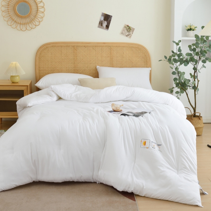 91家纺网 家纺一手货源 找家纺 德芙素色简约日式水洗棉被芯整张仿丝棉春秋被保暖冬被包质检 月光白Moonlight White