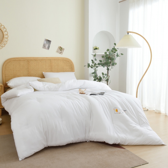 91家纺网 家纺一手货源 找家纺 德芙素色简约日式水洗棉被芯整张仿丝棉春秋被保暖冬被包质检 月光白Moonlight White