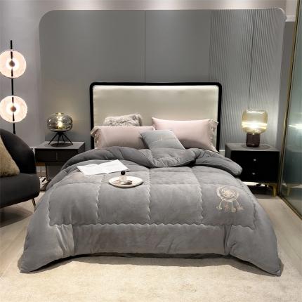 91家纺网 家纺一手货源 找家纺 （总）兄弟坊 2022新款牛奶绒纯色刺绣冬被-玫瑰系列