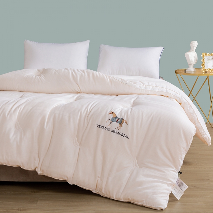 91家纺网 家纺一手货源 找家纺 薇玛仕 2023新款A类母婴抗菌绣花大豆被冬被 本白