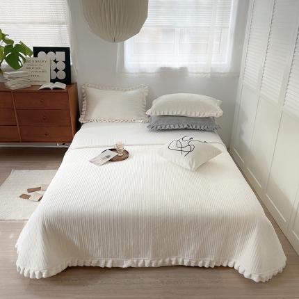 91家纺网 家纺一手货源 找家纺 （总）琳可 2022新荷叶边款哑光牛奶绒夹棉绗缝床盖直播爆款