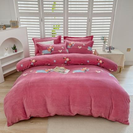 91家纺网 家纺一手货源 找家纺 铭浩家纺 2025新款牛奶绒印花四件套 花开半夏粉