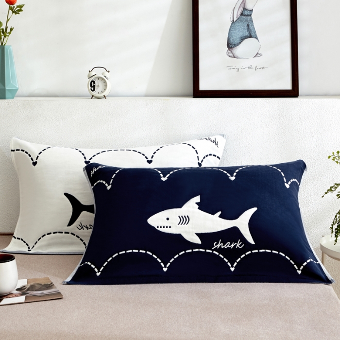 91家纺网 家纺一手货源 找家纺 朴尔 2022新款全棉四层纱布大版花独版枕巾（一对） 鲸鱼-藏青（50*80）