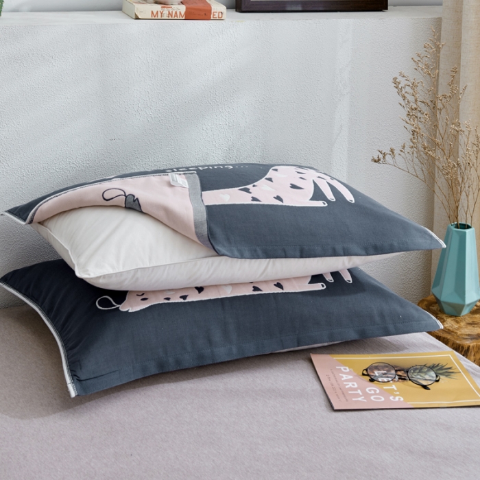 91家纺网 家纺一手货源 找家纺 朴尔 2022新款全棉四层纱布大版花独版枕巾（一对） 懒懒长颈鹿（50*80）