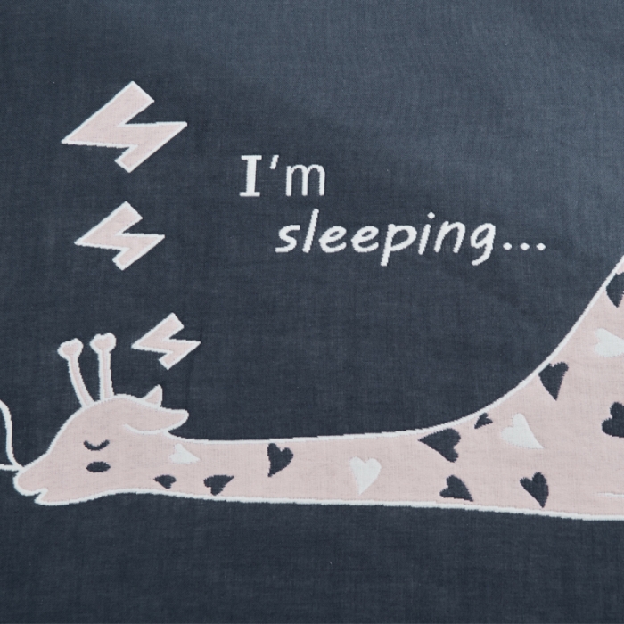 91家纺网 家纺一手货源 找家纺 朴尔 2022新款全棉四层纱布大版花独版枕巾（一对） 懒懒长颈鹿（50*80）