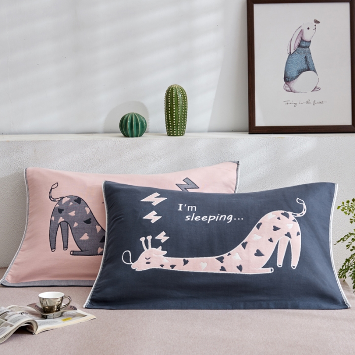 91家纺网 家纺一手货源 找家纺 朴尔 2022新款全棉四层纱布大版花独版枕巾（一对） 懒懒长颈鹿（50*80）