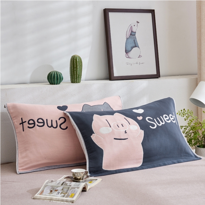 91家纺网 家纺一手货源 找家纺 朴尔 2022新款全棉四层纱布大版花独版枕巾（一对） 甜甜小猪（50*80）