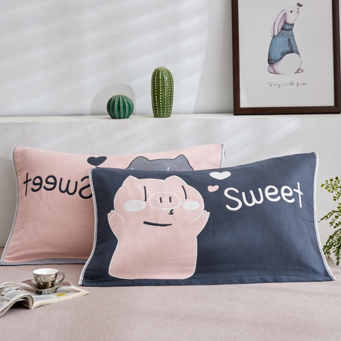 91家纺网 家纺一手货源 找家纺 朴尔 2022新款全棉四层纱布大版花独版枕巾（一对） 甜甜小猪（50*80）