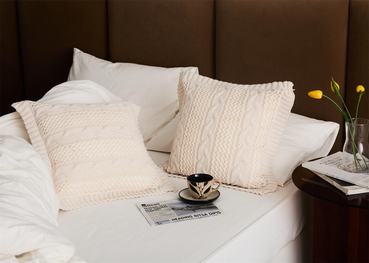 91家纺网 家纺一手货源 找家纺 暖绵绵 新款楷森系列抱枕 米色抱枕