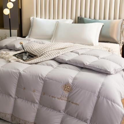 91家纺网 家纺一手货源 找家纺 绒研 2025新款80全棉绣花羽绒被白鹅绒冬被被子被芯 斐玲-灰