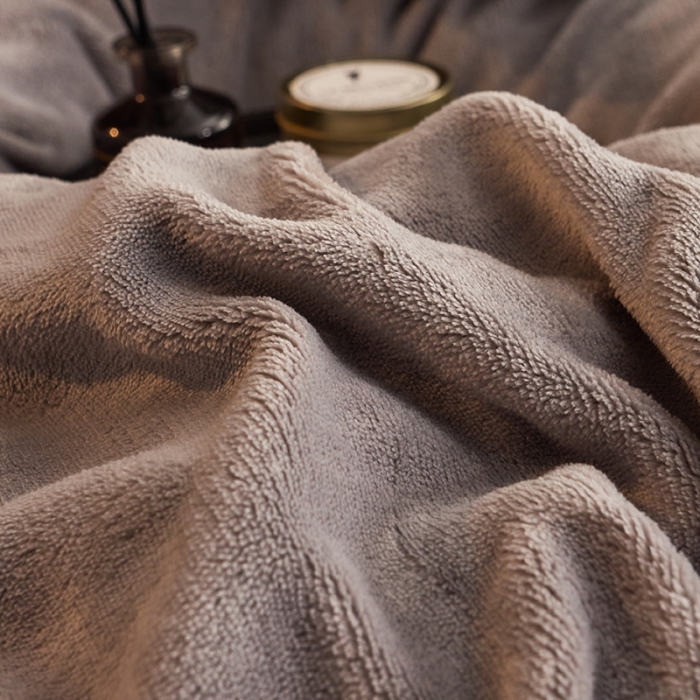 91家纺网 家纺一手货源 找家纺 闲鱼家纺 2025款高克重欧式包边牛奶绒四件套-高级灰