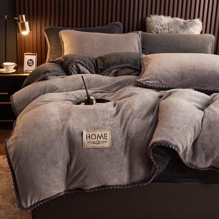 91家纺网 家纺一手货源 找家纺 闲鱼家纺 2025款高克重欧式包边牛奶绒四件套-高级灰