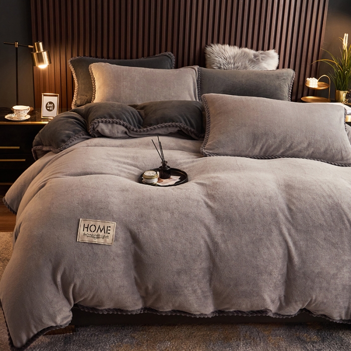 91家纺网 家纺一手货源 找家纺 闲鱼家纺 2025款高克重欧式包边牛奶绒四件套-高级灰