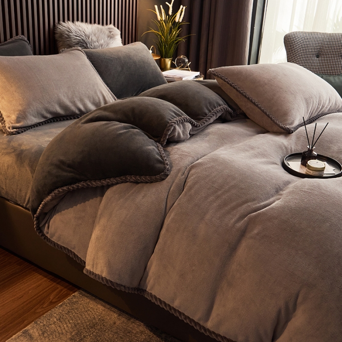 91家纺网 家纺一手货源 找家纺 闲鱼家纺 2025款高克重欧式包边牛奶绒四件套-高级灰