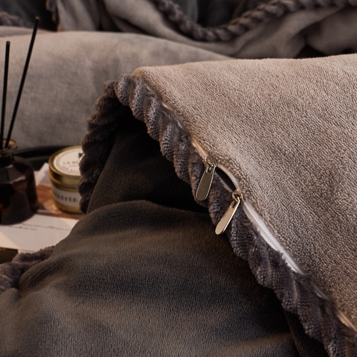 91家纺网 家纺一手货源 找家纺 闲鱼家纺 2025款高克重欧式包边牛奶绒四件套-高级灰