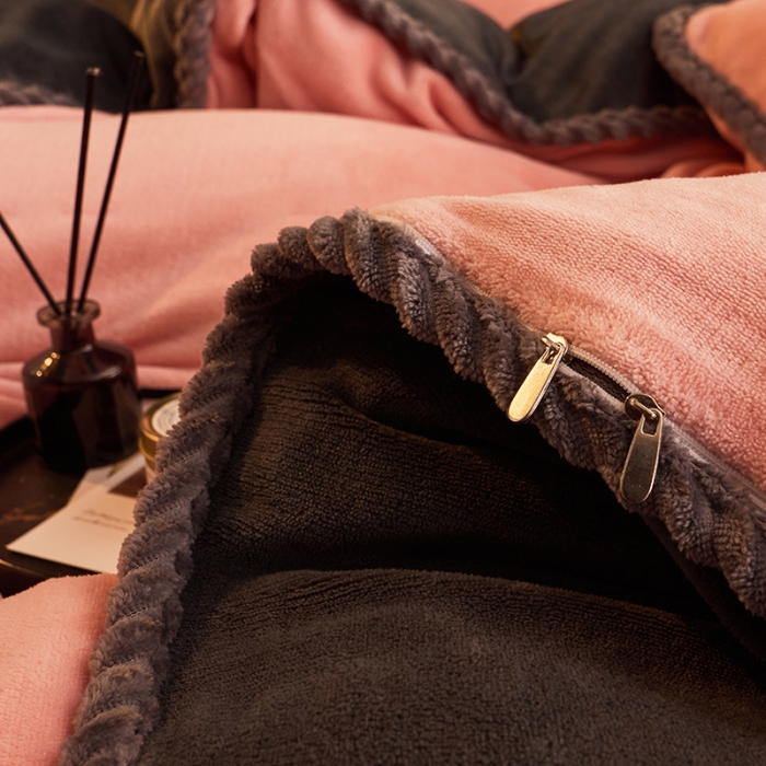 91家纺网 家纺一手货源 找家纺 闲鱼家纺 2025款高克重欧式包边牛奶绒四件套-樱花粉