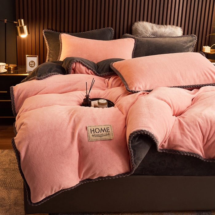 91家纺网 家纺一手货源 找家纺 闲鱼家纺 2025款高克重欧式包边牛奶绒四件套-樱花粉