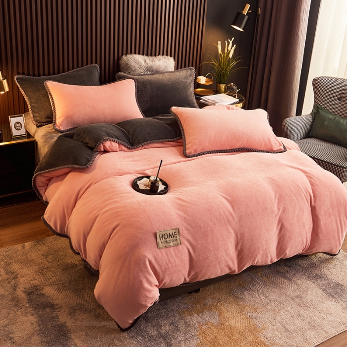 91家纺网 家纺一手货源 找家纺 闲鱼家纺 2025款高克重欧式包边牛奶绒四件套-樱花粉