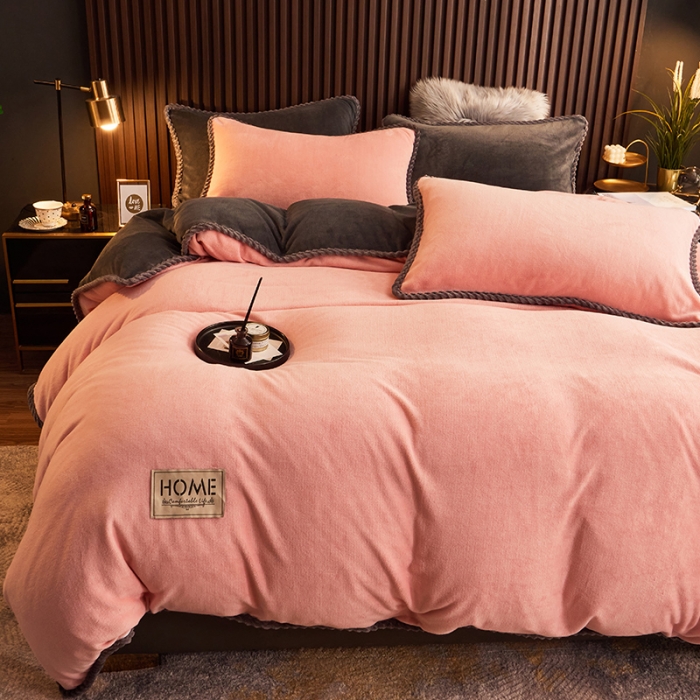 91家纺网 家纺一手货源 找家纺 闲鱼家纺 2025款高克重欧式包边牛奶绒四件套-樱花粉