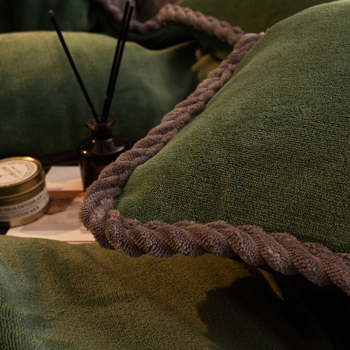 91家纺网 家纺一手货源 找家纺 闲鱼家纺 2025款高克重欧式包边牛奶绒单被套-墨绿