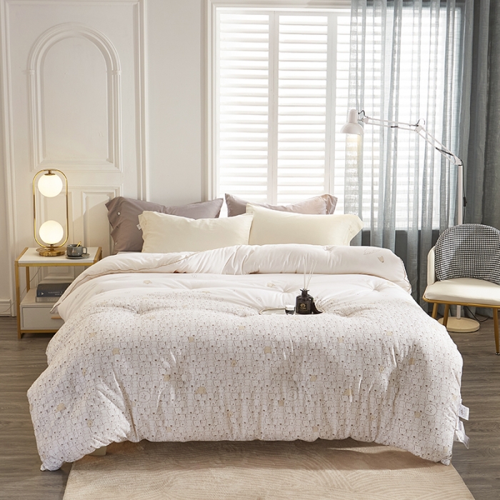 91家纺网 家纺一手货源 找家纺 素玖抱枕被2023新款全棉时尚印花大豆被被子被芯 旺财狗